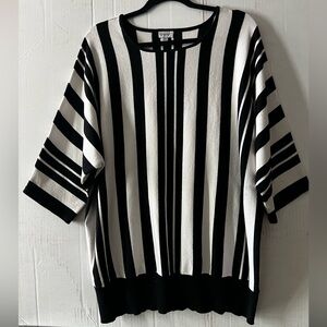 Avenue Black and White Striped Short Sleeve Top